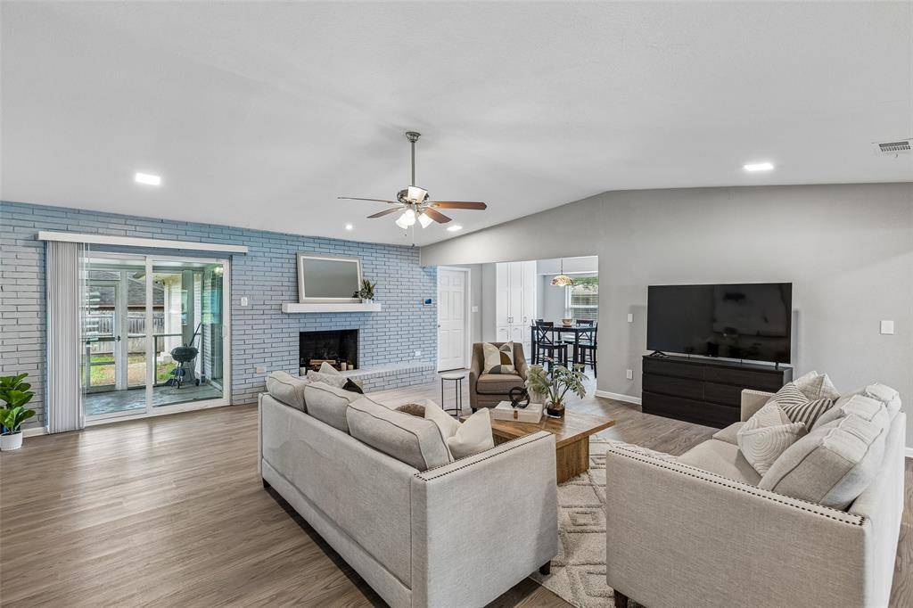 605 Meadow Heath Circle, Dallas, TX 75232