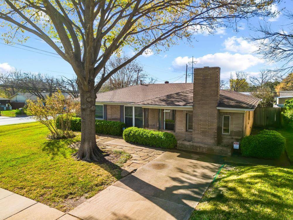 2116 Menefee Street, Arlington, TX 76010