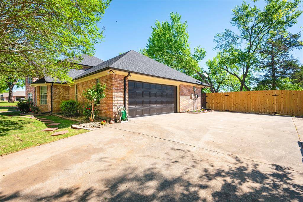 2020 Arbor Bend Street, Bonham, TX 75418