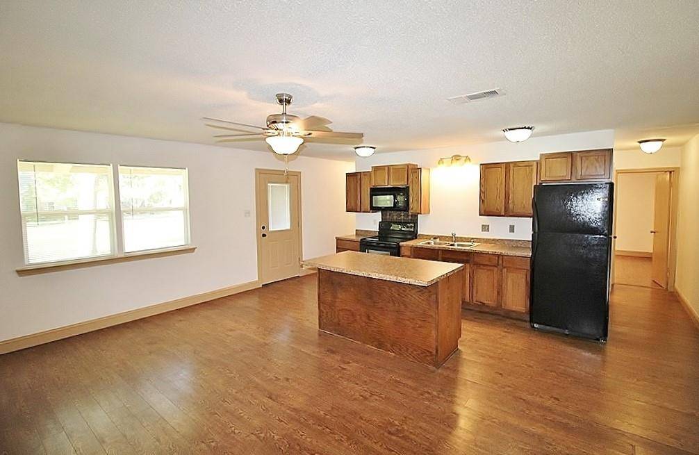 112 Trailwood Road, Enchanted Oaks, TX 75156