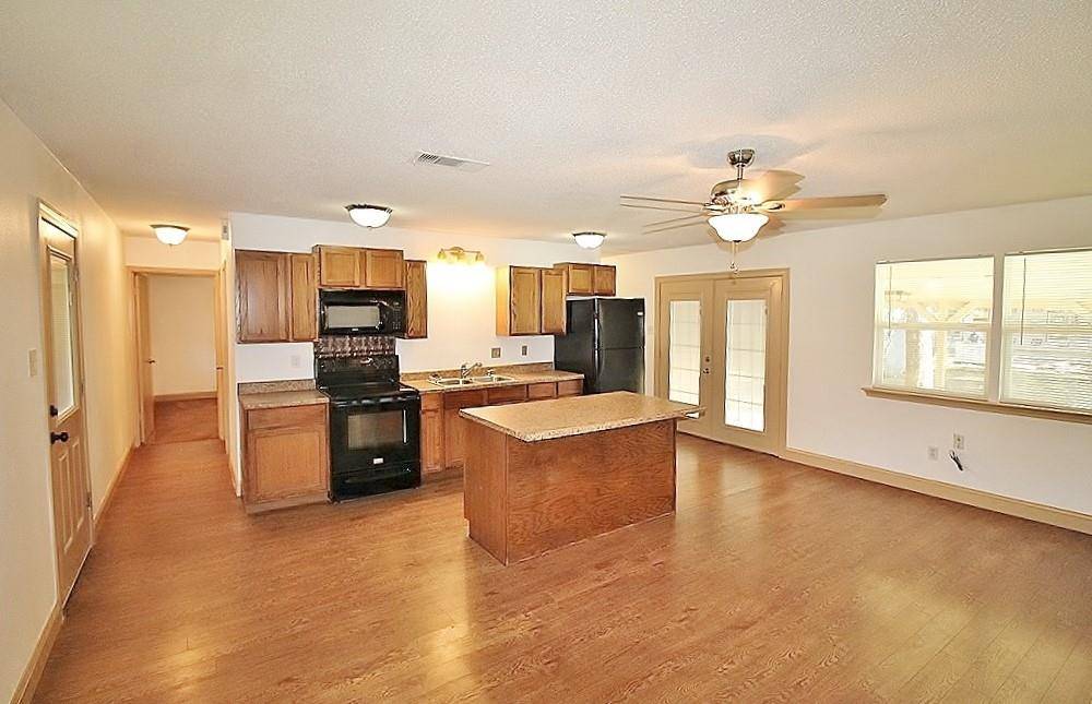 112 Trailwood Road, Enchanted Oaks, TX 75156