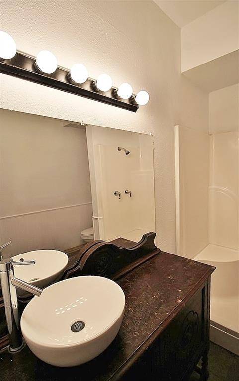 112 Trailwood Road, Enchanted Oaks, TX 75156