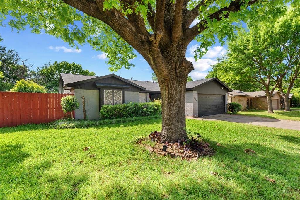 708 Del Mar Lane, Arlington, TX 76012