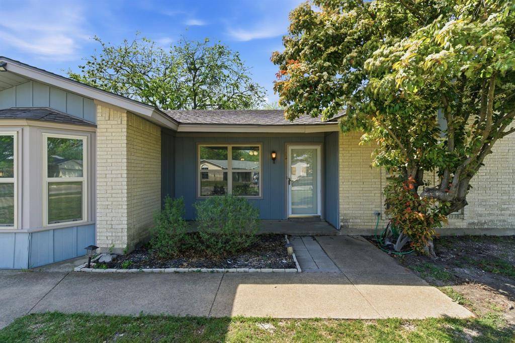 728 Lisa Lane, Cedar Hill, TX 75104