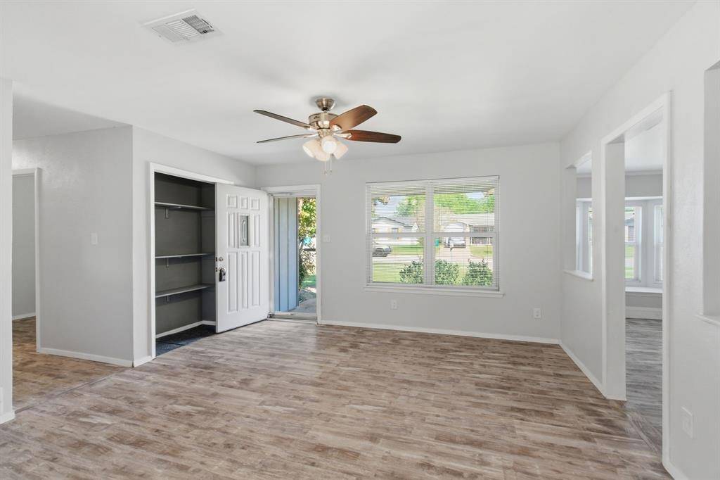 728 Lisa Lane, Cedar Hill, TX 75104