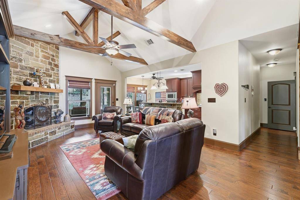 365 Dublin Circle, Gordonville, TX 76245