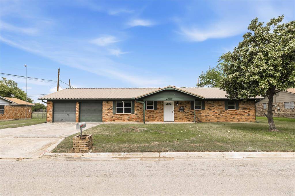 4502 Delwood Drive, Brownwood, TX 76801
