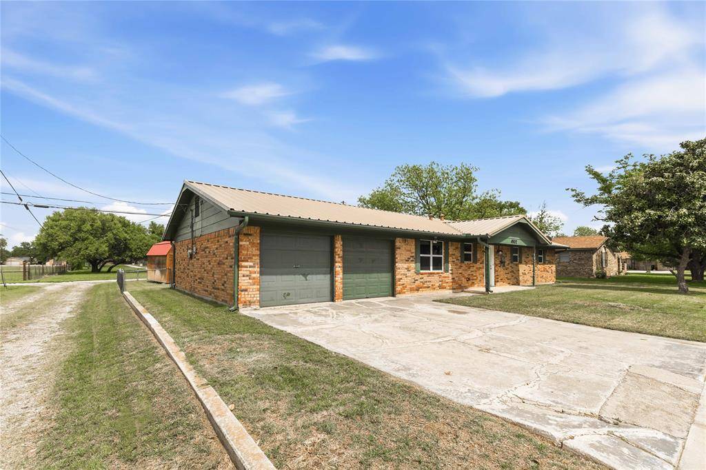4502 Delwood Drive, Brownwood, TX 76801