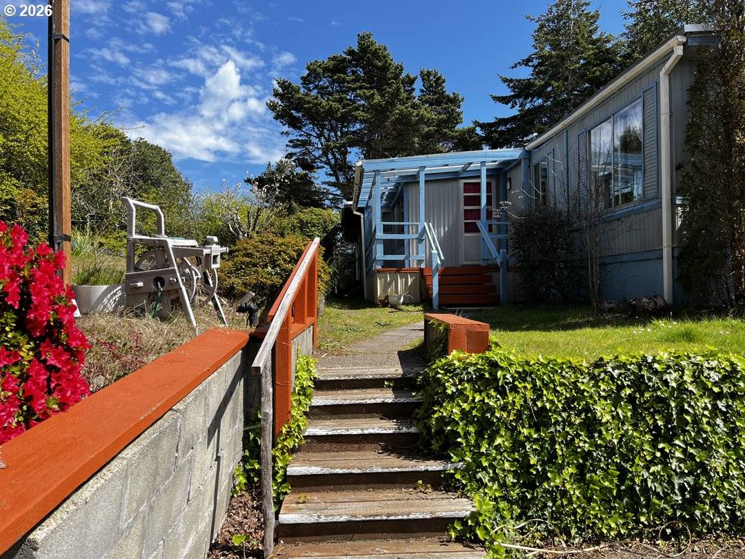 1600 RHODODENDRON DR #21, Florence, OR 97439