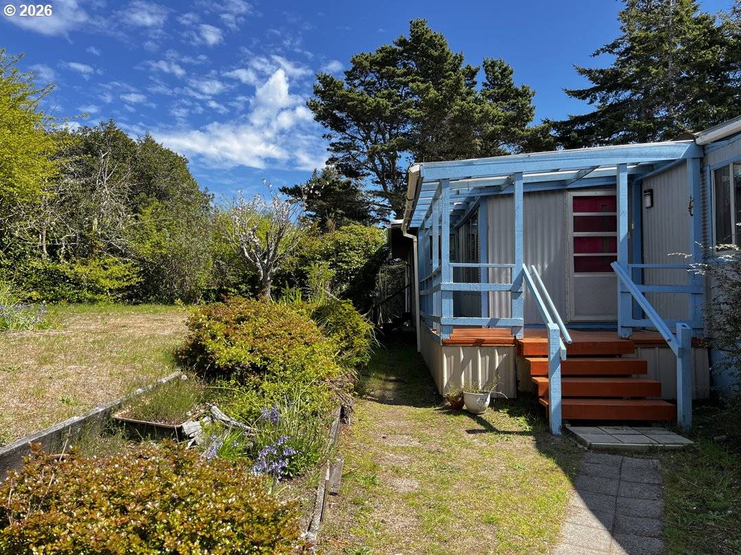 1600 RHODODENDRON DR #21, Florence, OR 97439