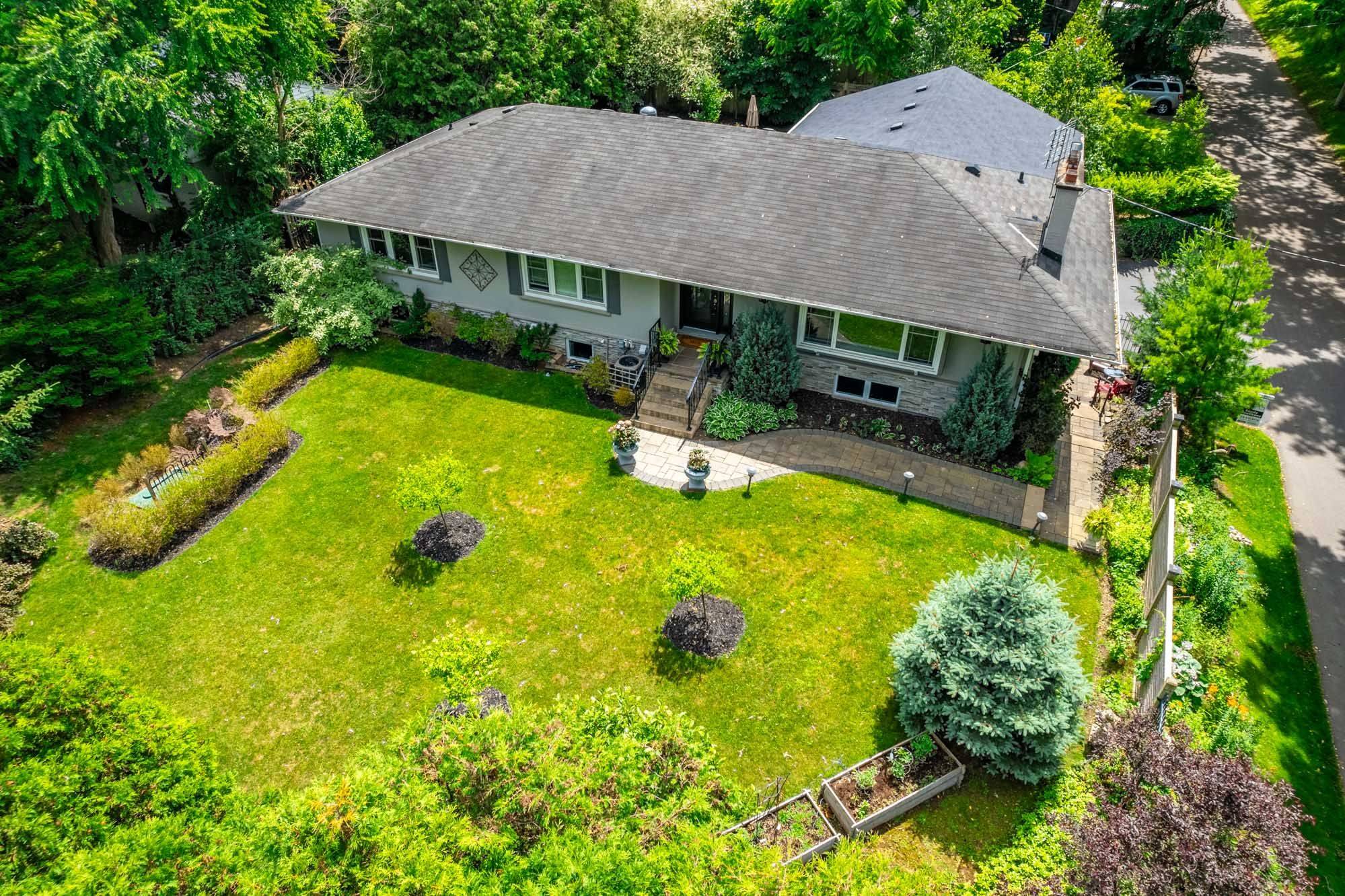 4306 Lakeshore RD, Burlington, ON L7L 1A8