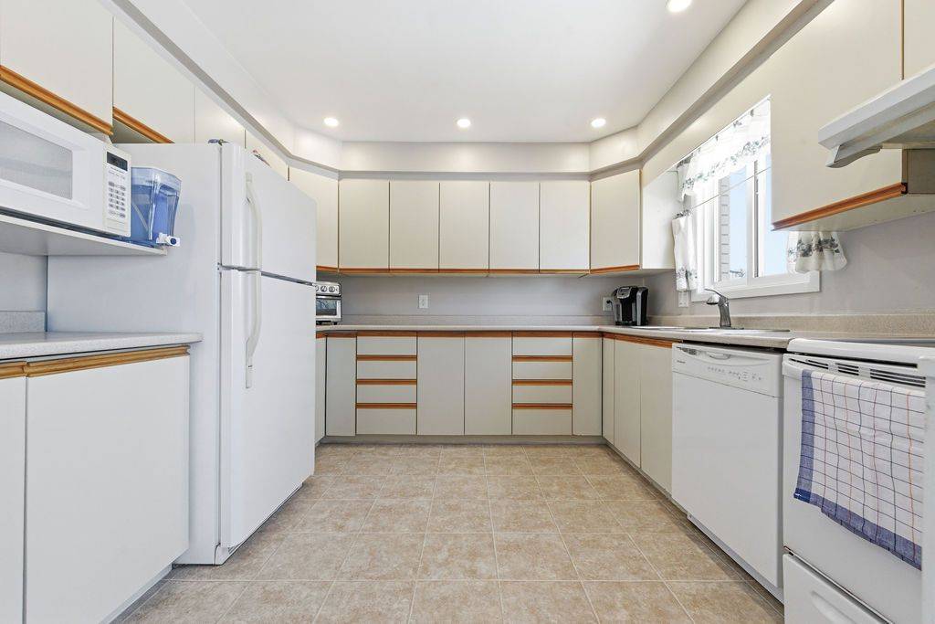 101 Frontenac CRES, Deep River, ON K0J 1P0