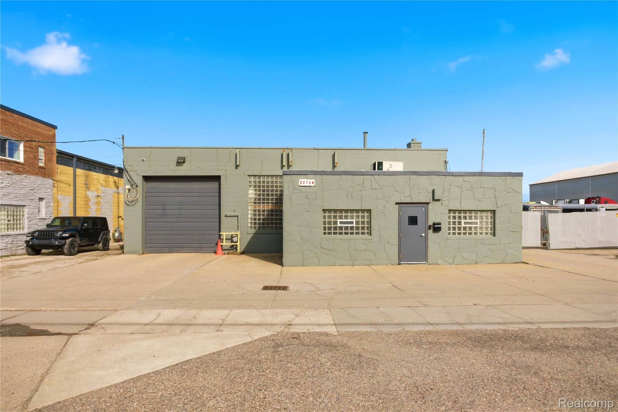 22728 Hoover, Warren, MI 48089