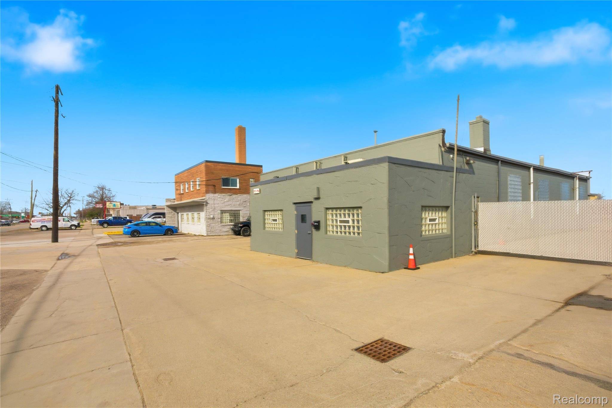 22728 Hoover, Warren, MI 48089