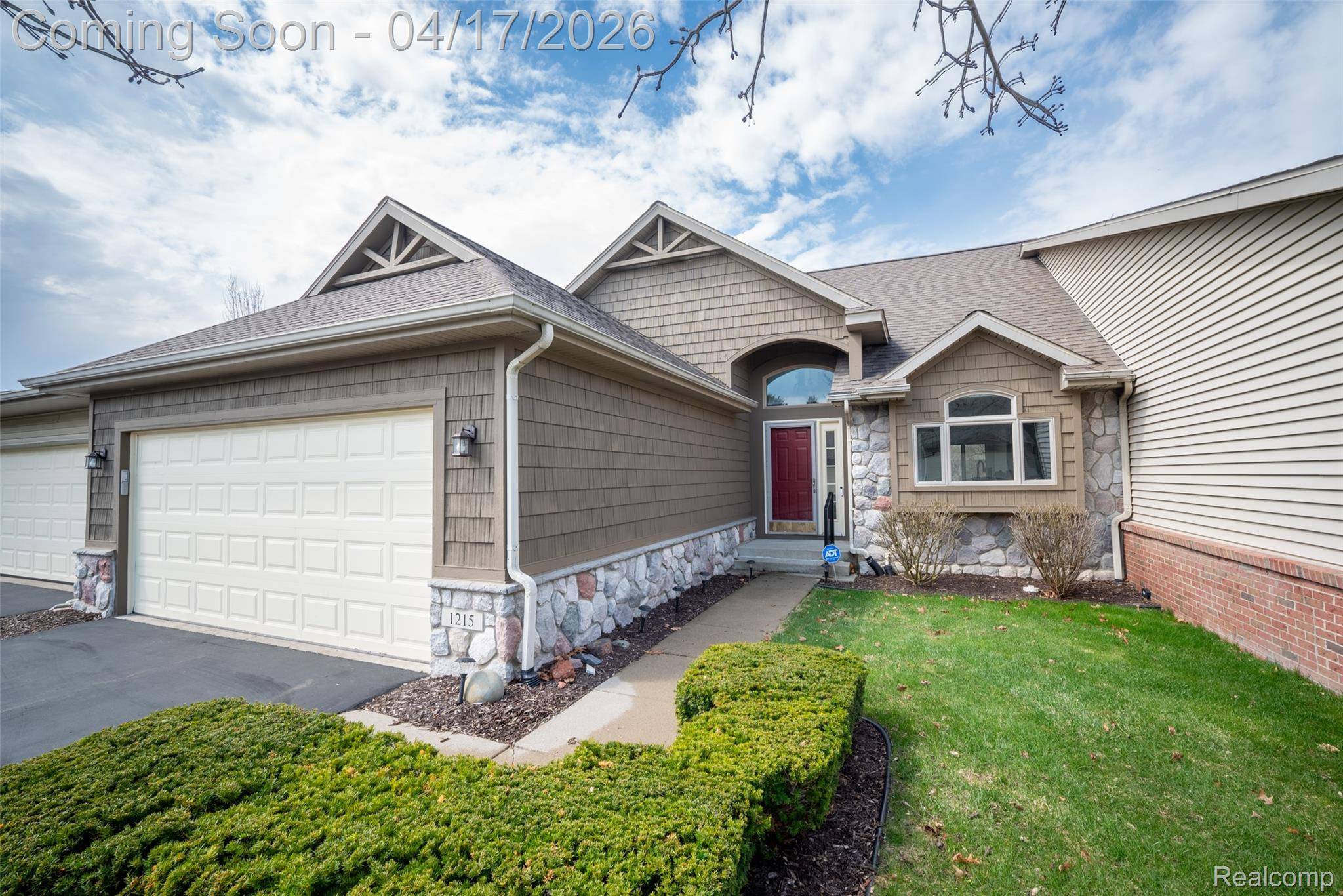 1215 Mountain Ash DR, Brighton, MI 48116