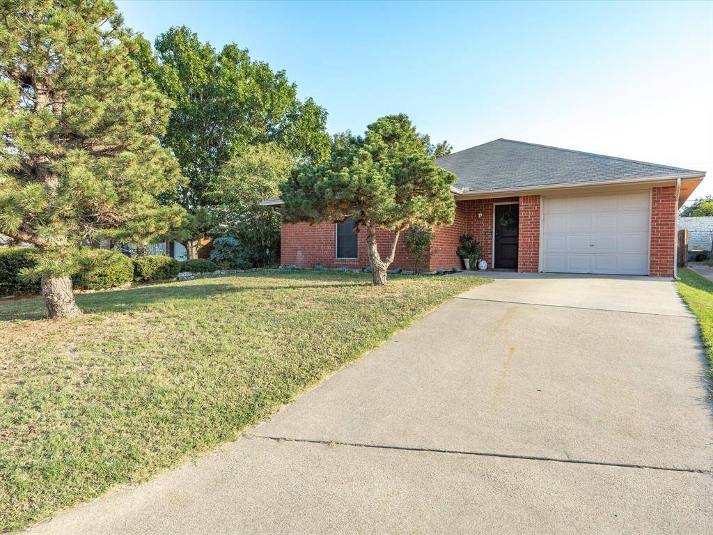 126 Black Forest Drive, Weatherford, TX 76086