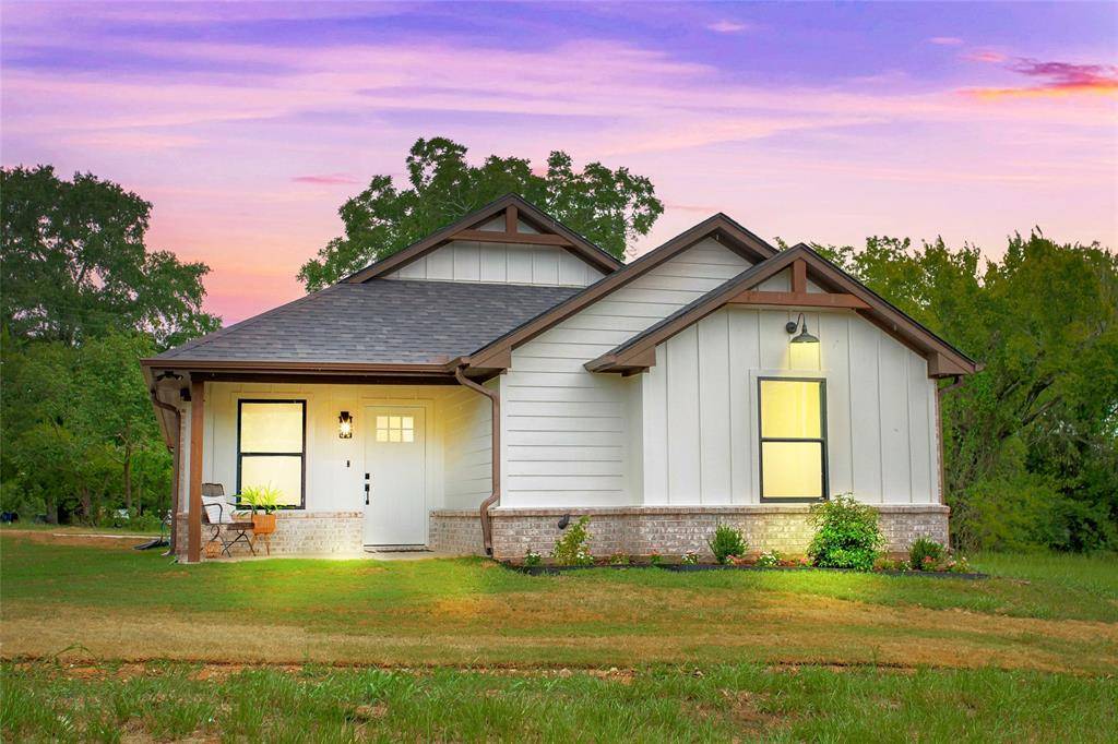 113 W Magnolia Street, Troup, TX 75789