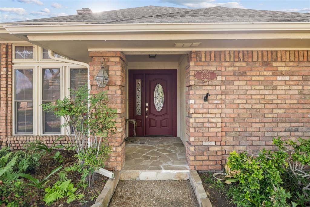 2533 Stonegate Drive N, Bedford, TX 76021