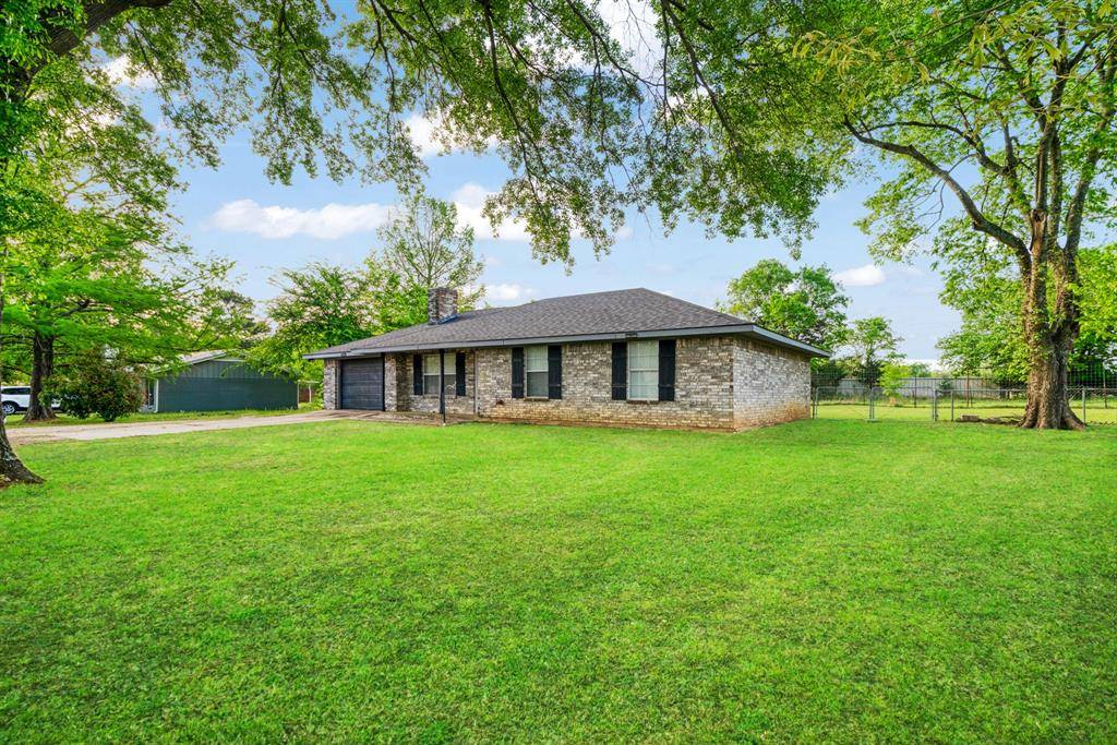 620 Moore Street, Blossom, TX 75416