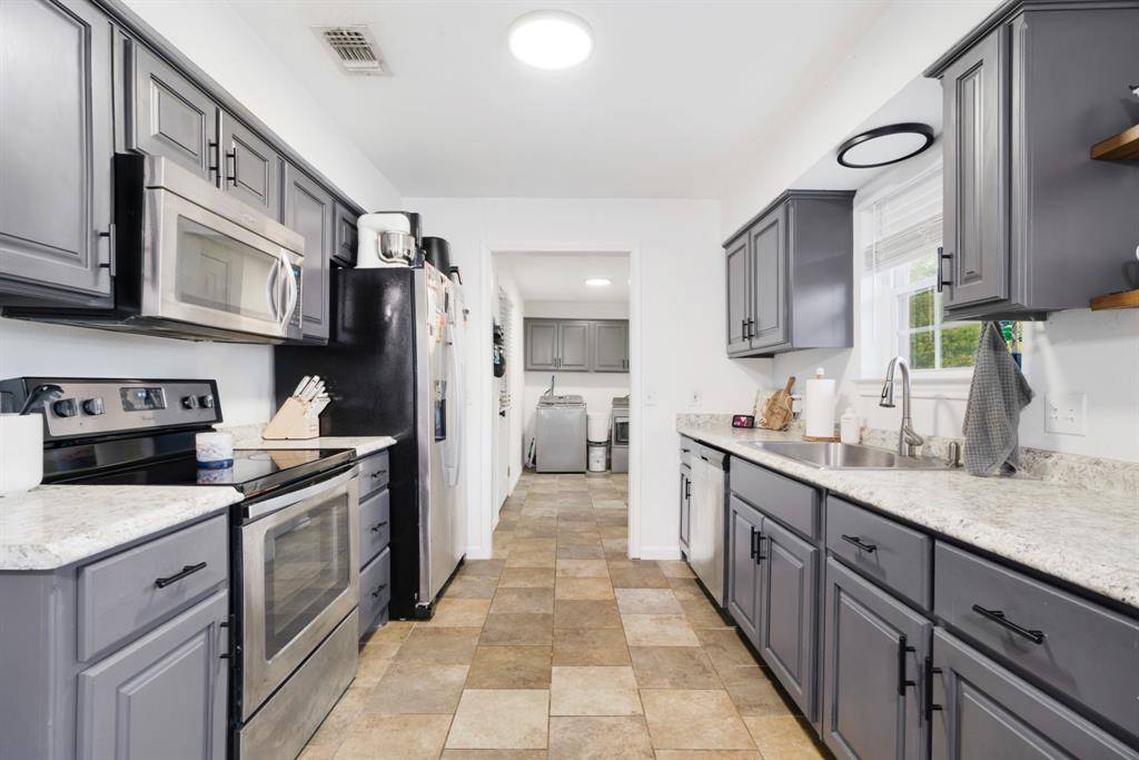 620 Moore Street, Blossom, TX 75416