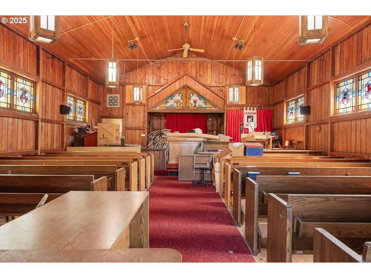 135 D ST, Riddle, OR 97469