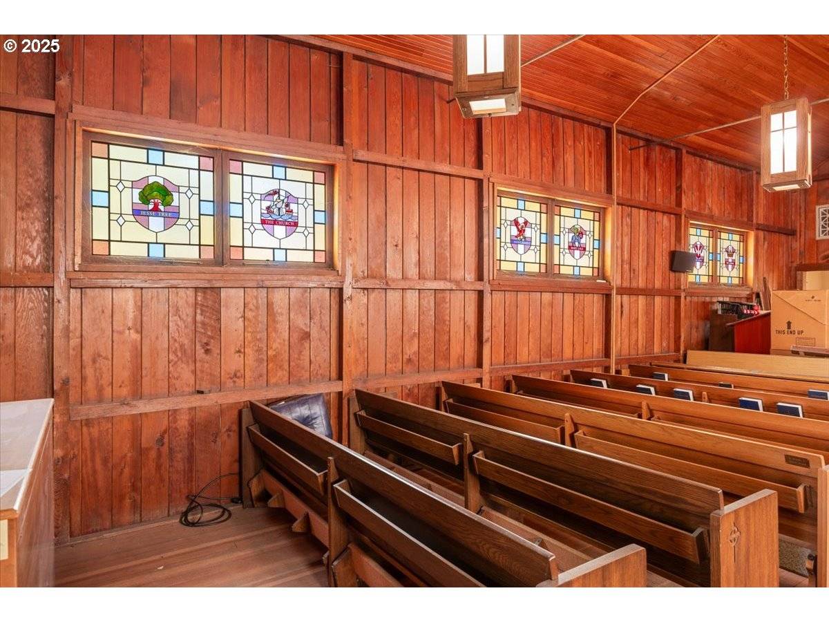 135 D ST, Riddle, OR 97469