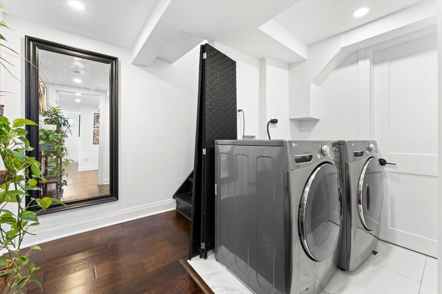 65 Murray DR #Lower 1, Aurora, ON L4G 2C2