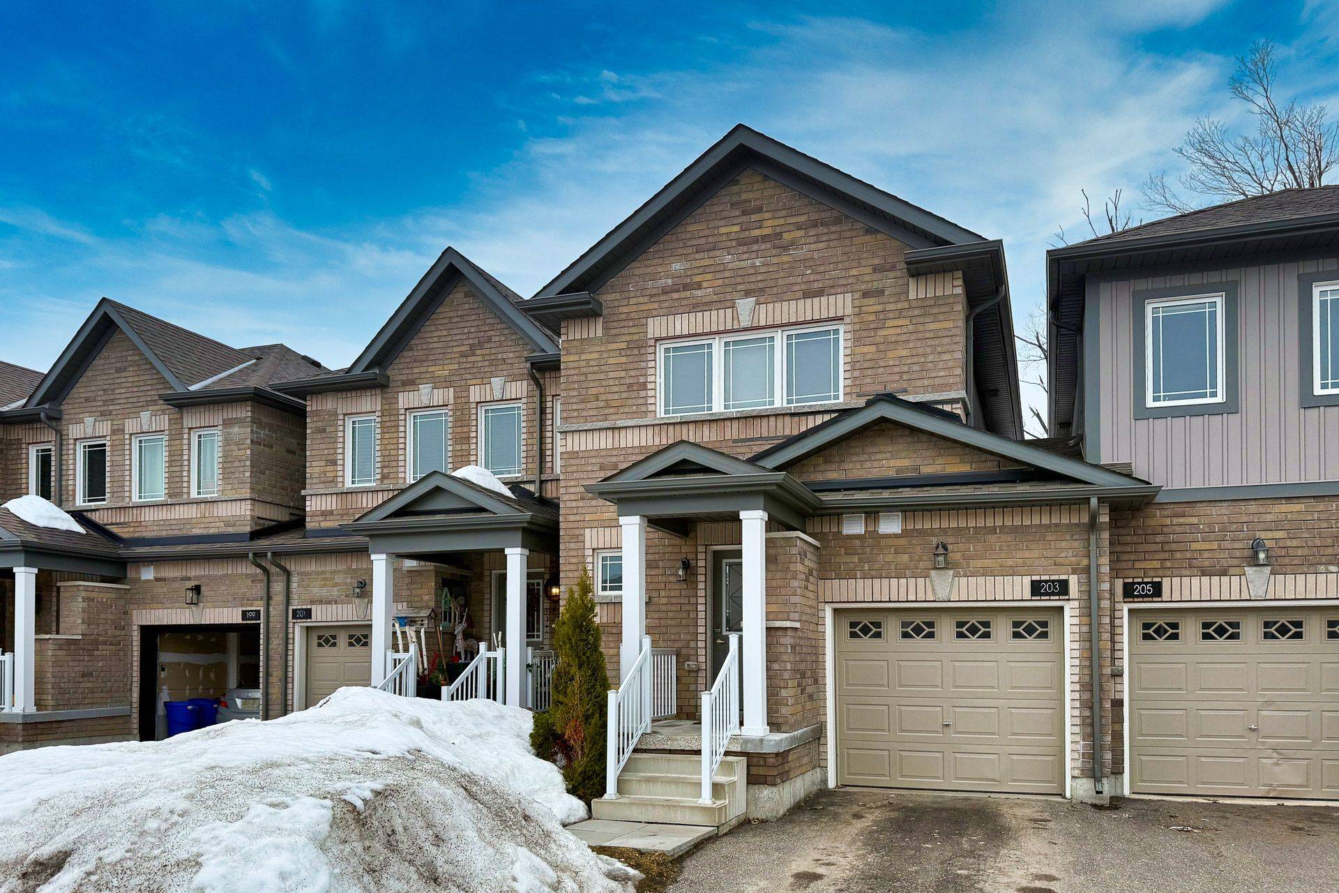 203 Diana DR, Orillia, ON L3V 8J8