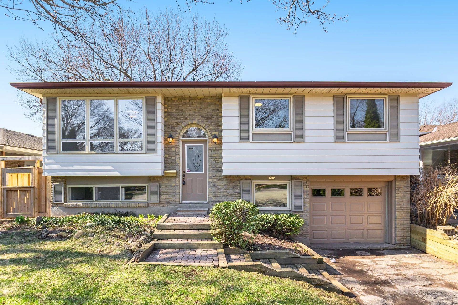 142 Osborne CRES, Oakville, ON L6M 1G1