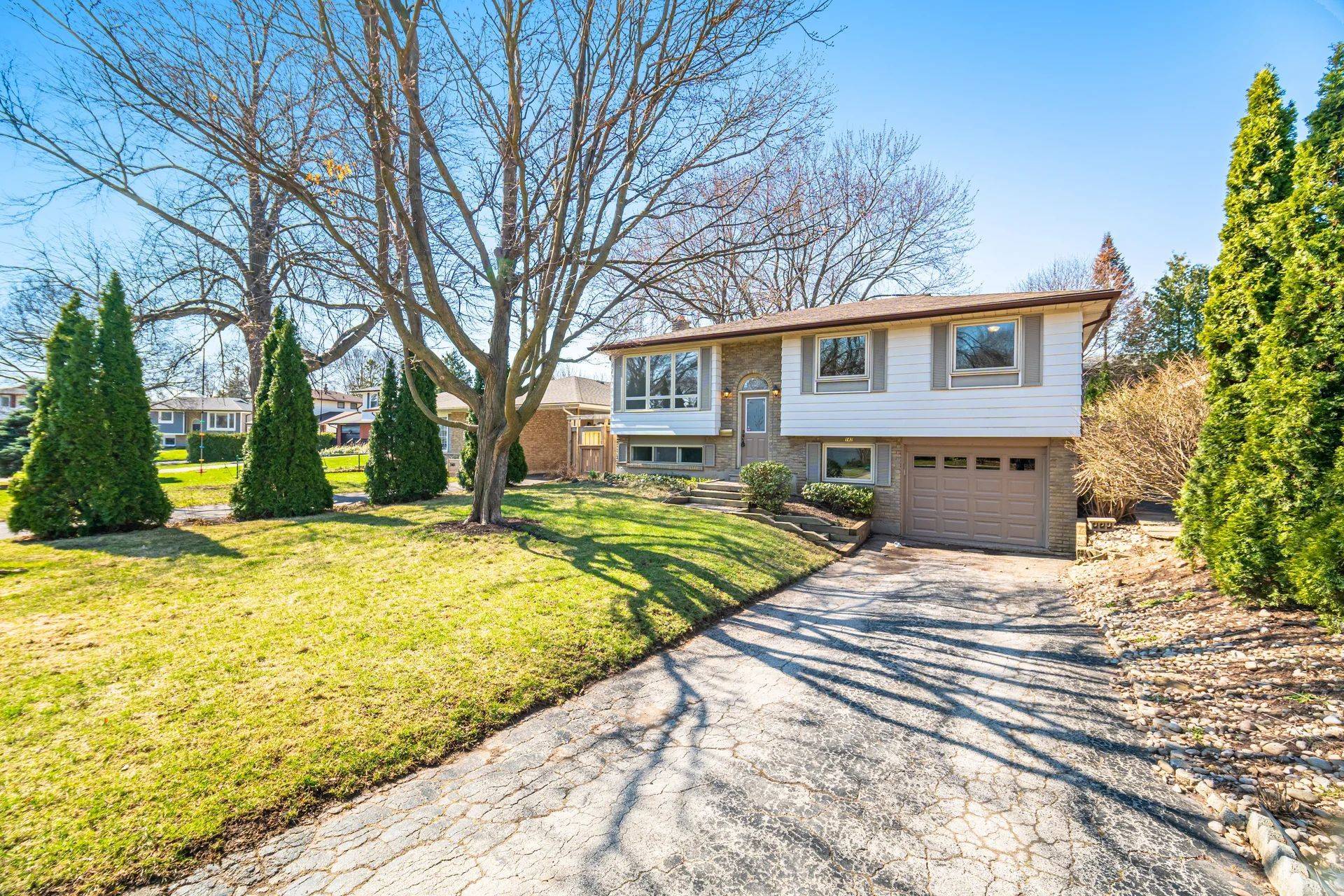 142 Osborne CRES, Oakville, ON L6M 1G1