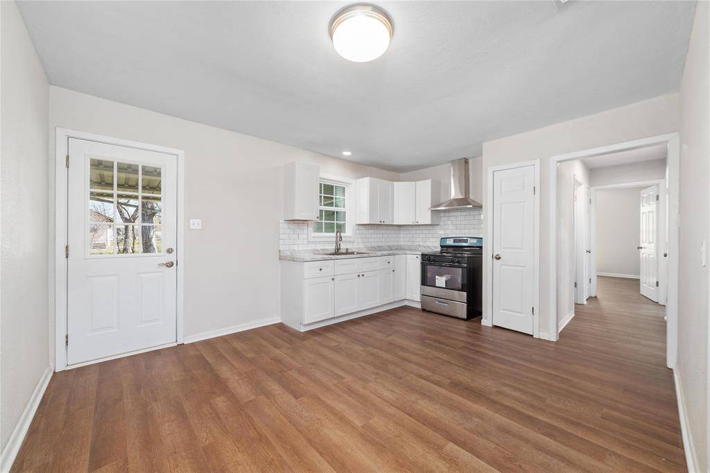 911 S Commercial Avenue, Coleman, TX 76834