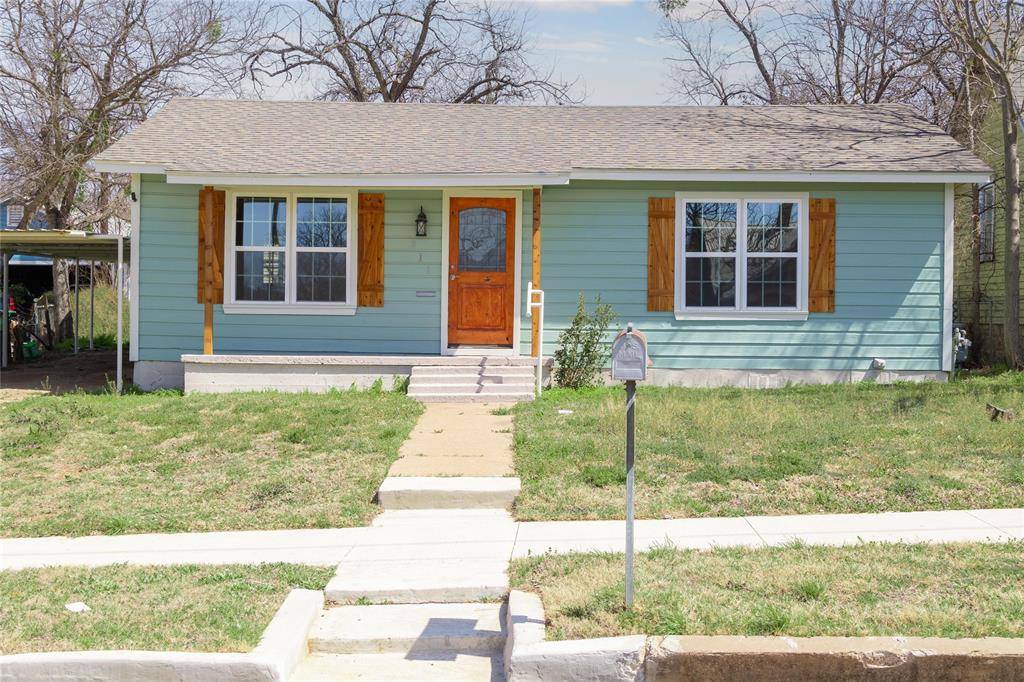 911 S Commercial Avenue, Coleman, TX 76834