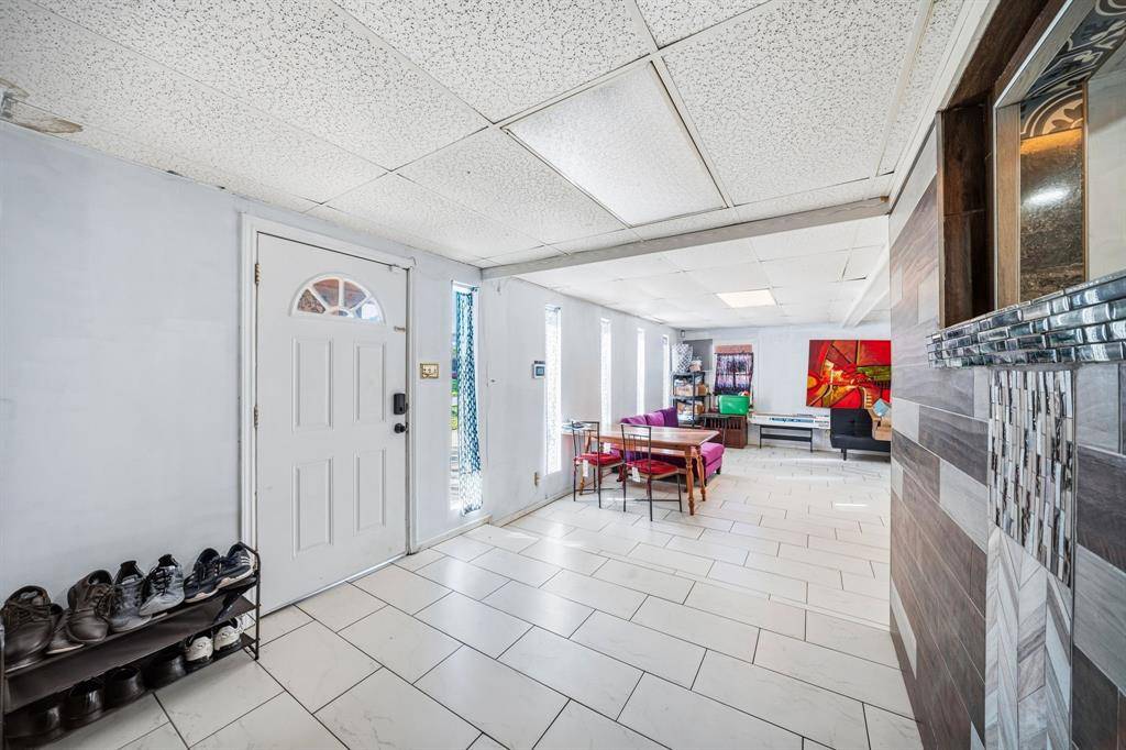 1716 John Smith Drive, Irving, TX 75061