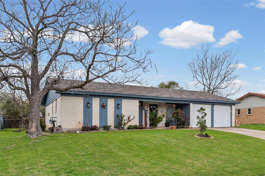 3900 Cresthill Road, Benbrook, TX 76116