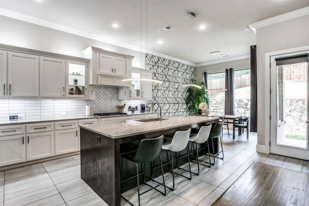 6813 Woodland Hills Drive, North Richland Hills, TX 76182