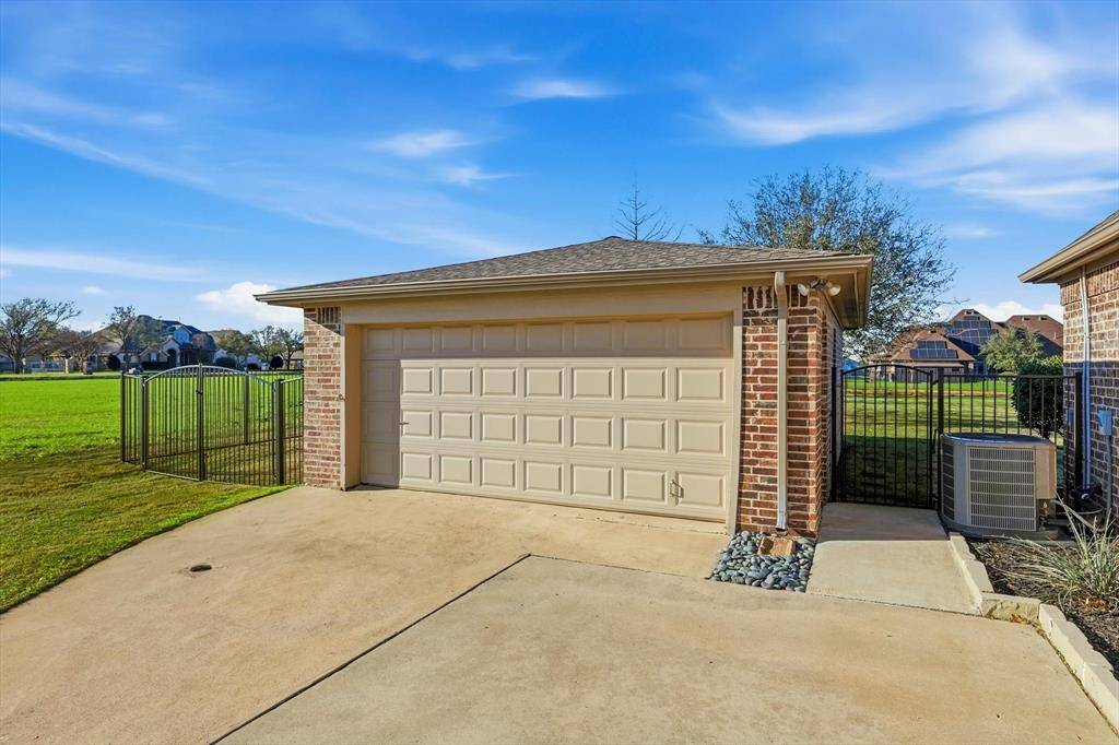 1548 Western Willow Drive, Fort Worth, TX 76052