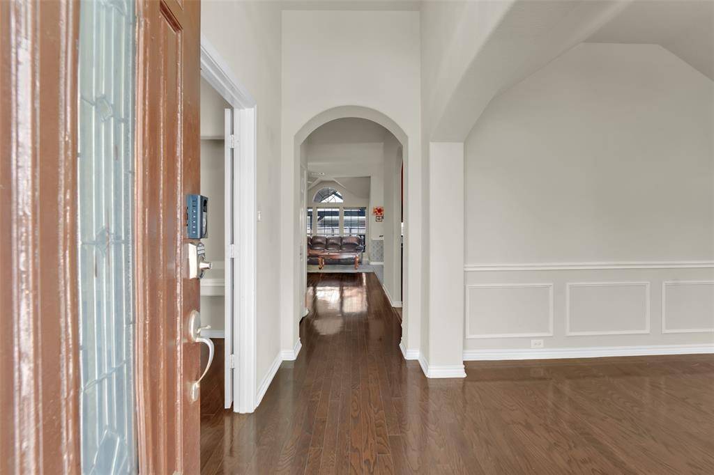 2720 Eastland Drive, Grand Prairie, TX 75052