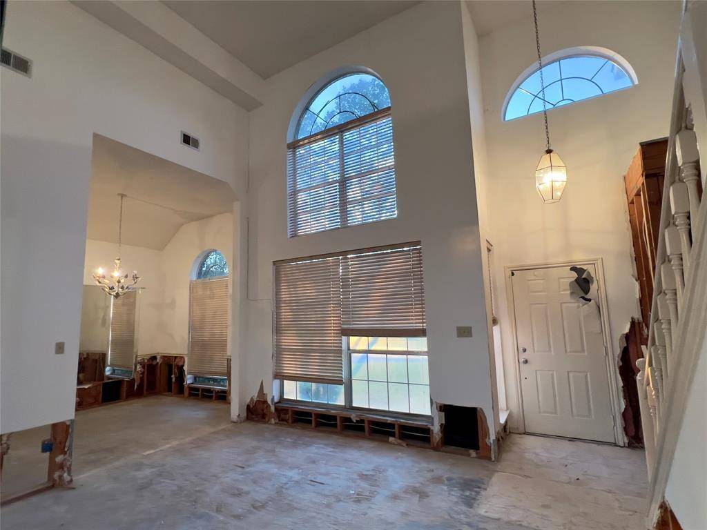 8316 Autumncrest Court, Dallas, TX 75249