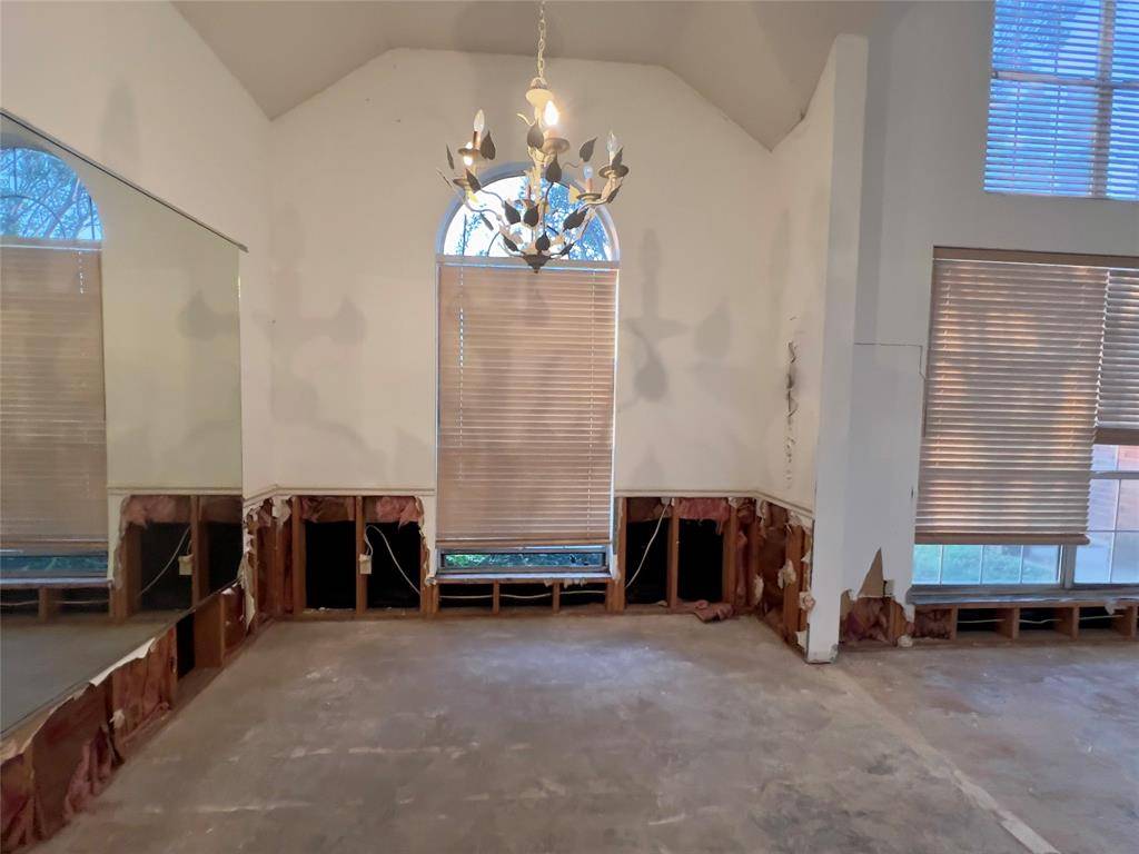 8316 Autumncrest Court, Dallas, TX 75249