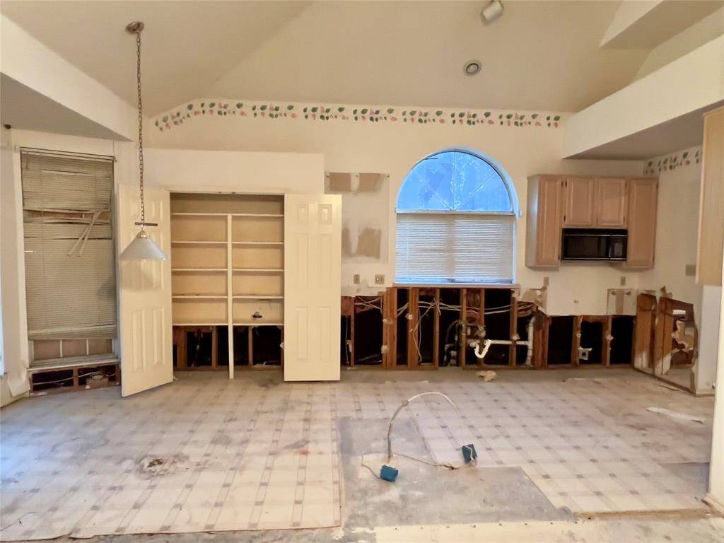 8316 Autumncrest Court, Dallas, TX 75249