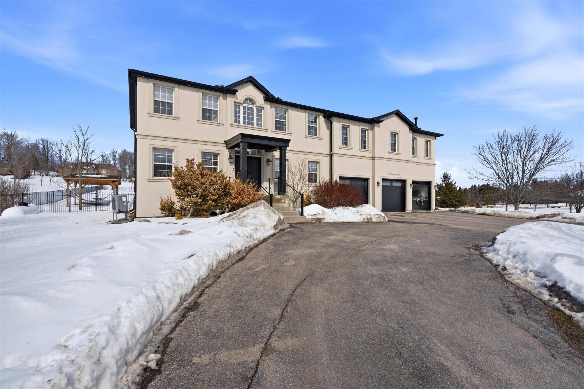 130 Andrews DR, Bradford West Gwillimbury, ON L0G 1A0