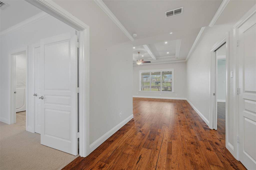 121 Bowie Drive, Gainesville, TX 76240