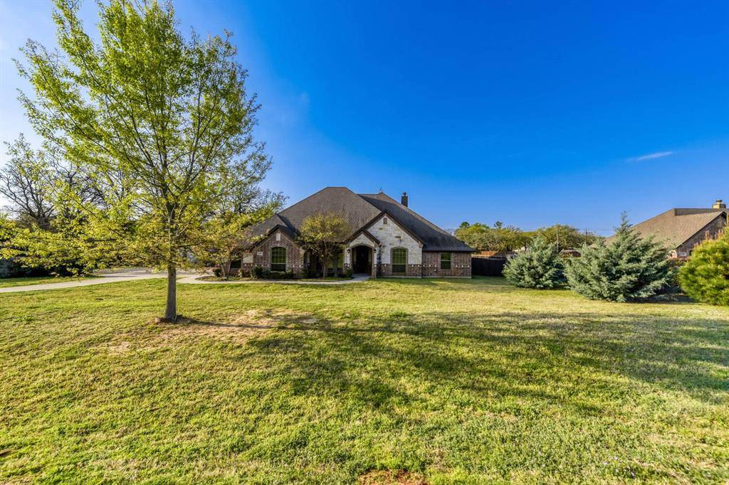 104 Lyndsey Court, Boyd, TX 76023