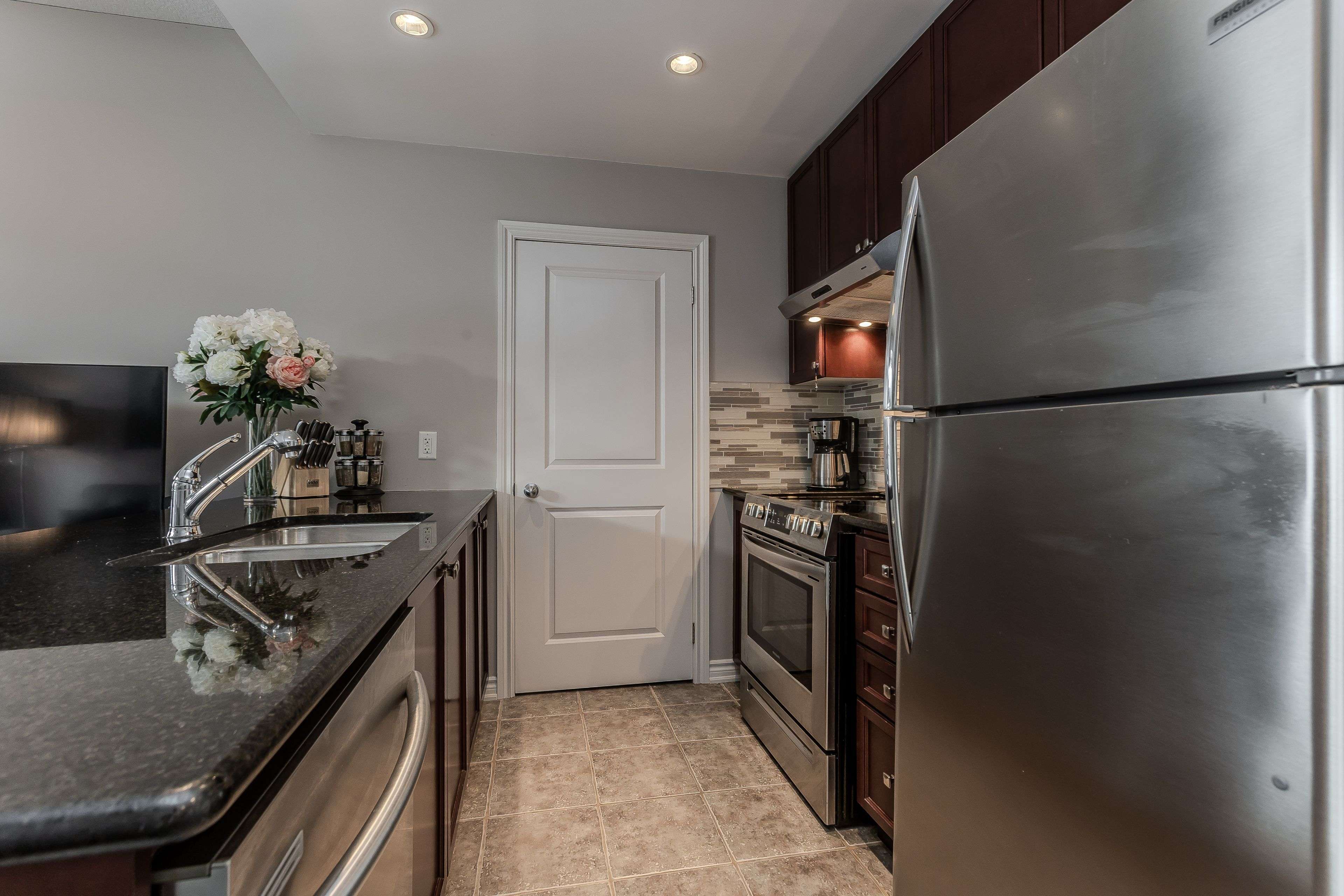 5327 Upper Middle RD #205, Burlington, ON L7L 0E9