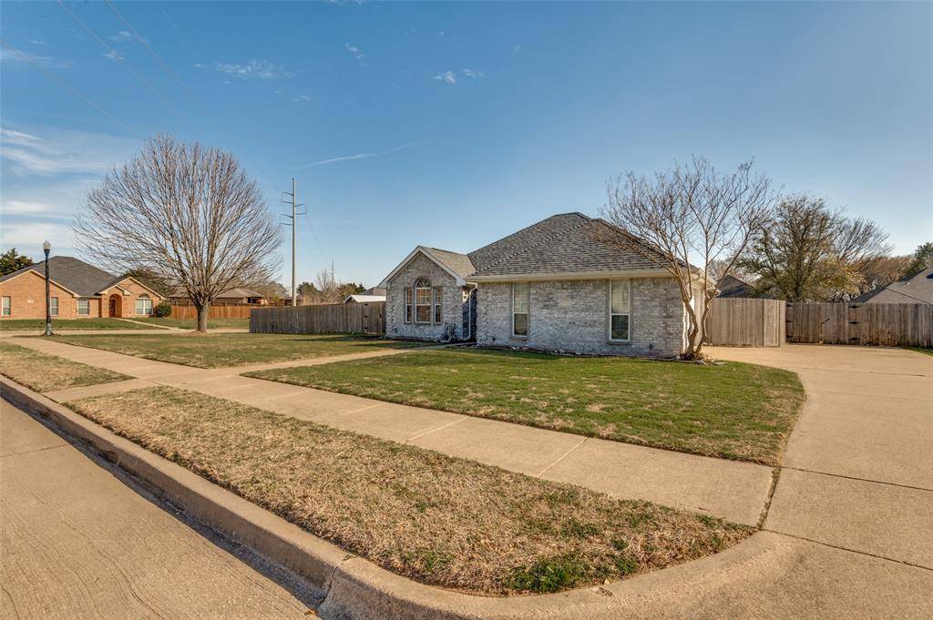 5826 Cynthia Drive, Midlothian, TX 76065