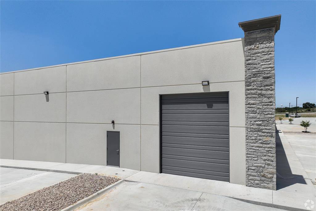 120 Business Park Drive, Hudson Oaks, TX 76087