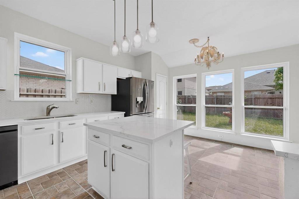 812 Windswept Drive, Cedar Hill, TX 75104