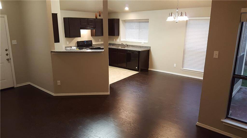 515 Valley Spring Drive, Arlington, TX 76018