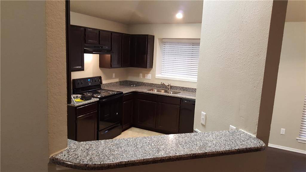 515 Valley Spring Drive, Arlington, TX 76018