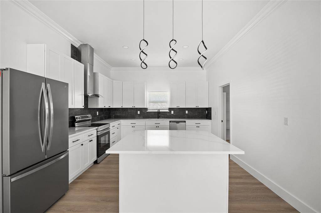 302 E Glenwood, Mabank, TX 75147